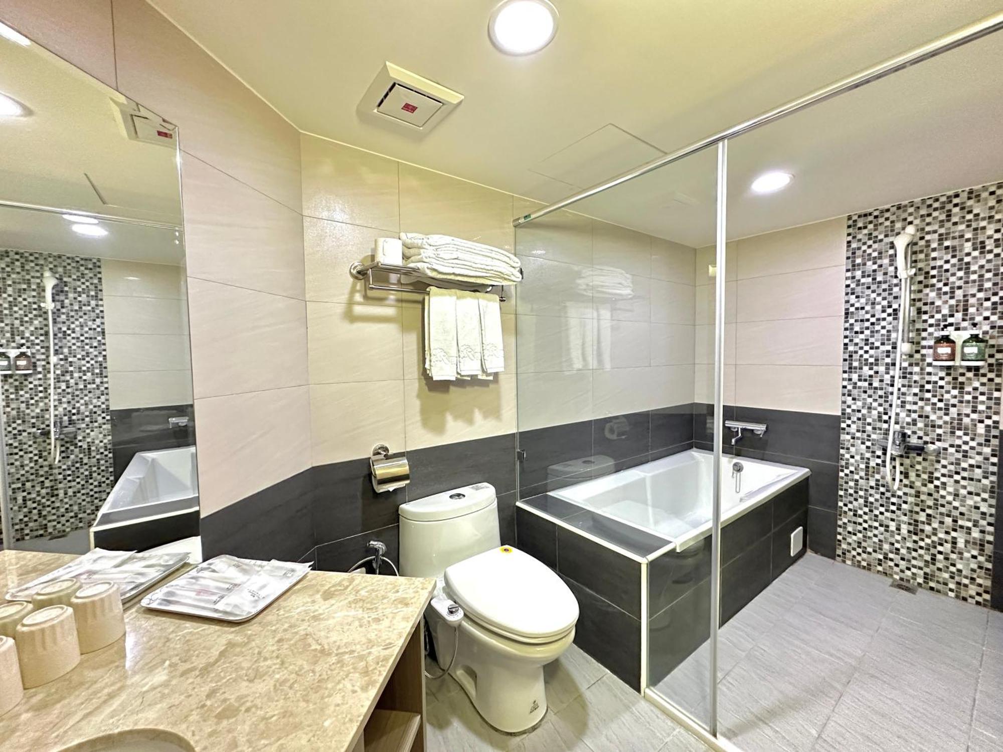 Mei Hotel Taichung Buitenkant foto