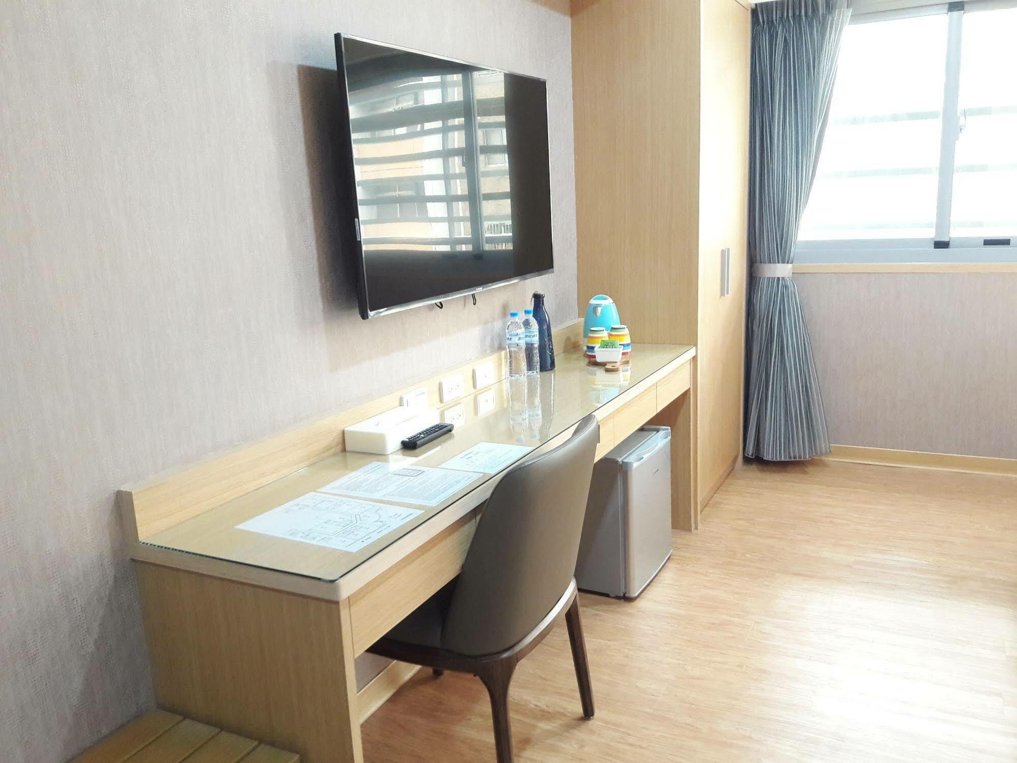 Mei Hotel Taichung Buitenkant foto